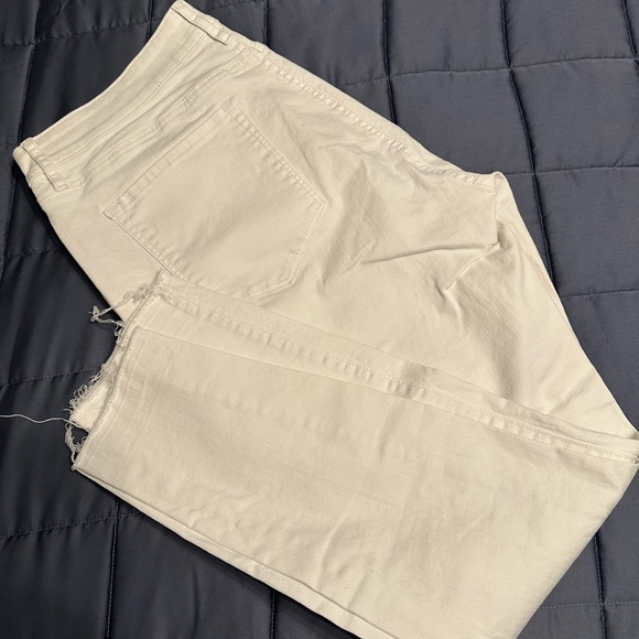 LOFT Pants - Loft curvy skinny ankle white jeans, size 14.